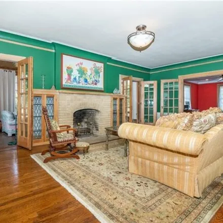 Image 8 - 150 Hamilton Avenue, Rochelle Heights, City of New Rochelle, NY 10801, USA - House for sale