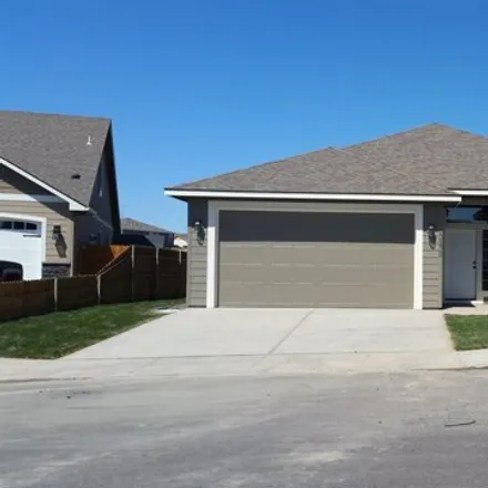 Rent this 3 bed house on West 18th Court in Kennewick, WA 99338