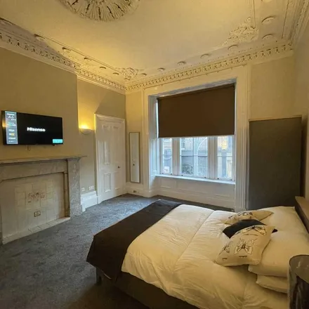 Rent this 5 bed apartment on KFC in 437 Sauchiehall Street, Glasgow