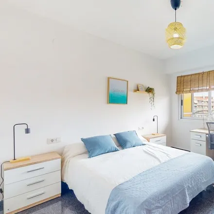 Rent this 4 bed room on Avinguda del Port in 46023 Valencia, Spain