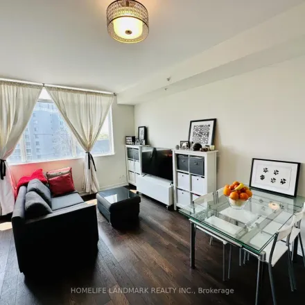 Image 3 - 38 Howard Park Avenue, Old Toronto, ON M6R 0A7, Canada - Apartment for rent