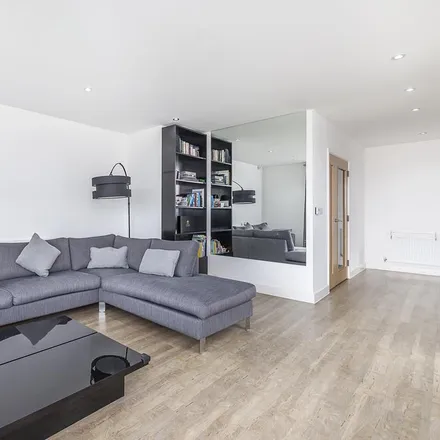 Image 4 - Meadow Court, 14 Booth Road, London, E16 2FW, United Kingdom - Apartment for rent