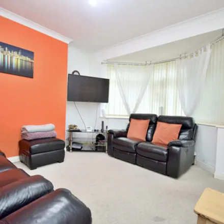 Image 3 - Wicklow Drive, Leicester, LE5 4EL, United Kingdom - Townhouse for sale