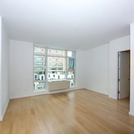 Image 8 - Janovic, 55 Thompson Street, New York, NY 10012, USA - Apartment for rent