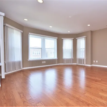 Image 7 - 6034 North Claremont Avenue, Chicago, IL 60645, USA - House for sale