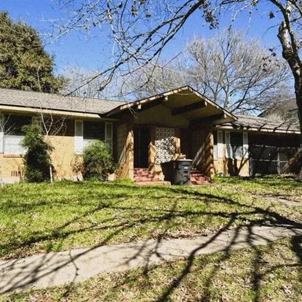 Image 2 - 943 North Main Street, Schulenburg, TX 78956, USA - House for sale