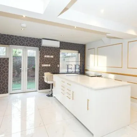 Rent this 5 bed townhouse on 72 Barnfield Place in Millwall, London