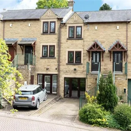 Buy this 3 bed townhouse on Chiltern Court in Farsley, LS13 1PT
