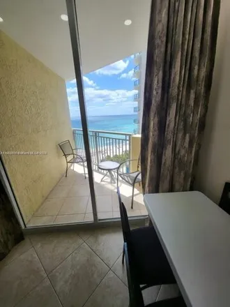 Rent this studio condo on Doubletree Ocean Point Beach Resort in 17375 Collins Avenue, Sunny Isles Beach
