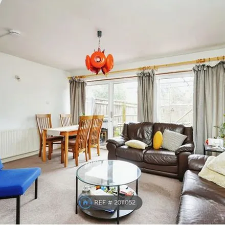 Rent this 5 bed townhouse on Headington Road in Oxford, OX3 0ED
