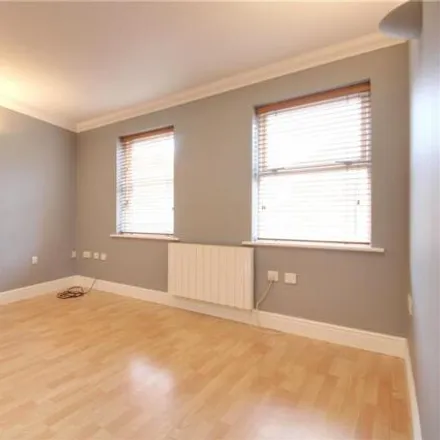 Image 3 - Godwin Court, Swindon, SN1 4BG, United Kingdom - Room for rent