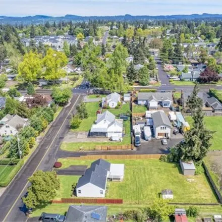 Image 2 - 318 Holmes Lane, Oregon City, OR 97045, USA - House for sale