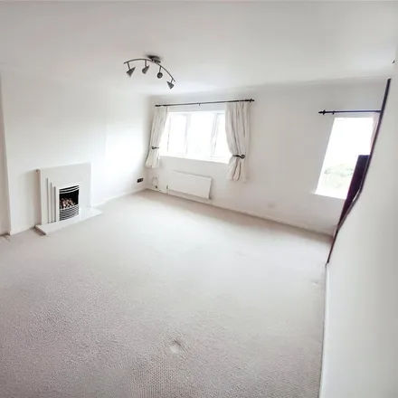 Image 3 - Martin Bank Wood, Huddersfield, HD5 8LJ, United Kingdom - Townhouse for rent