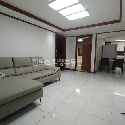Rent this 3 bed apartment on 서울특별시 강남구 논현동 182-11