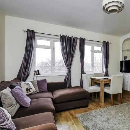 Rent this 3 bed apartment on A316 in London, W4 2RZ
