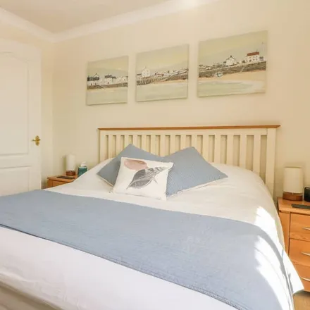Rent this 3 bed townhouse on Bexhill-on-Sea in TN40 1NS, United Kingdom