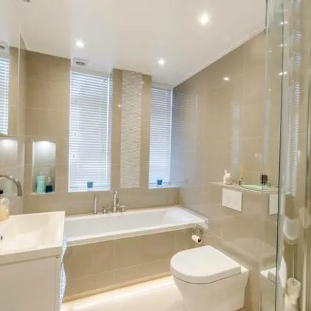 Image 3 - Cumberland Mansions, Brown Street, London, W1H 5YY, United Kingdom - Apartment for sale