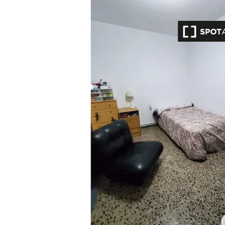 Rent this 4 bed room on Carrer de Castella in 25, 08820 el Prat de Llobregat