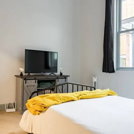 Rent this 1 bed condo on Birmingham