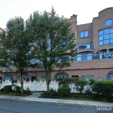 Image 3 - 98 Independence Way, Edgewater, Bergen County, NJ 07020, USA - Condo for sale