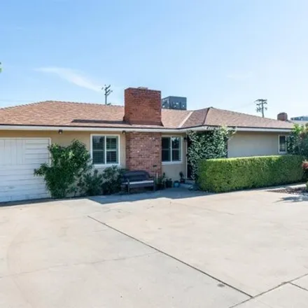 Buy this 3 bed house on 4706 East Clinton Avenue in Fresno, CA 93703