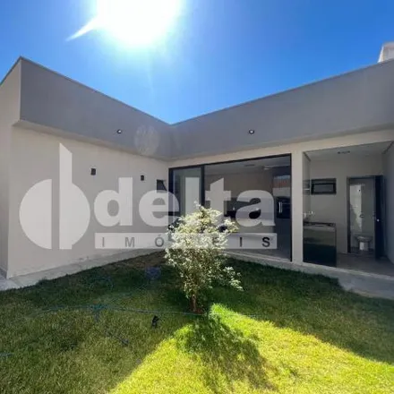 Buy this 3 bed house on Rua Algas Marinhas in Granada, Uberlândia - MG