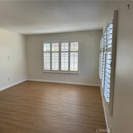 Image 3 - 19220 Hamlin Street, Los Angeles, CA 91335, USA - Townhouse for rent