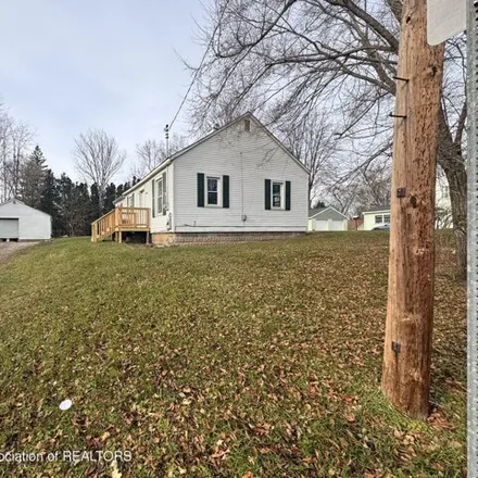 Buy this 2 bed house on 5970 Hilliard Road in Lansing, MI 48911