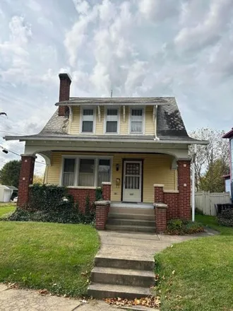 Buy this 2 bed house on 227 North Cherry Street in Lancaster, OH 43130