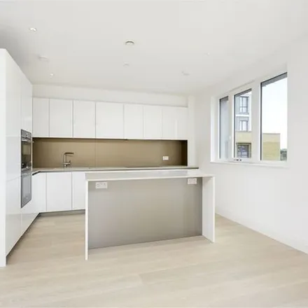 Image 4 - Elmfield Avenue, London, TW11 8BU, United Kingdom - Apartment for rent