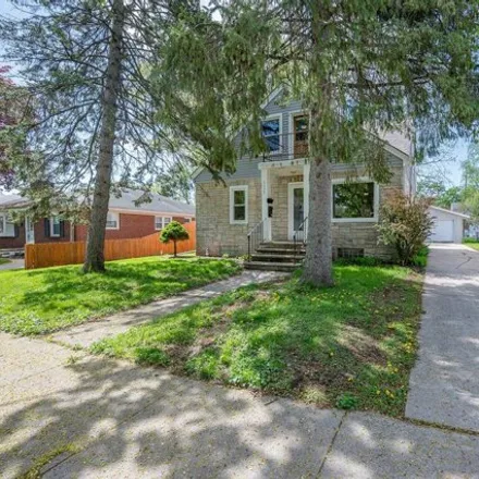 Buy this studio house on 1175 Dousman Street in Green Bay, WI 54303