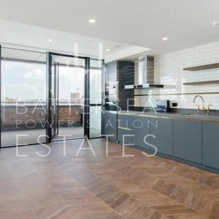 Image 2 - Pearce House, 8 Circus Road West, Nine Elms, London, SW11 8EY, United Kingdom - Room for rent