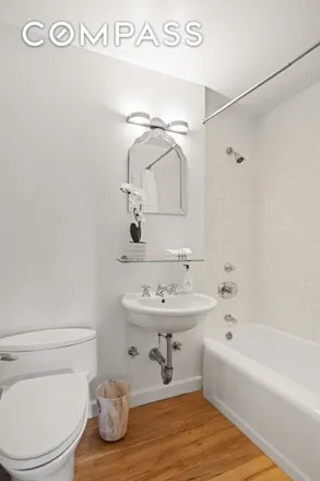 Image 9 - 21 MacDougal Alley, New York, NY 10011, USA - Apartment for sale