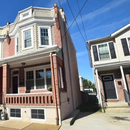 Buy this 3 bed townhouse on 823 North Lincoln Street in Wawaset Park, Wilmington