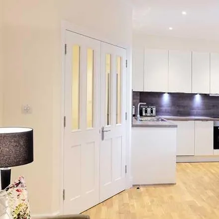 Image 2 - Hamlet Gardens, London, W6 0SY, United Kingdom - Apartment for rent