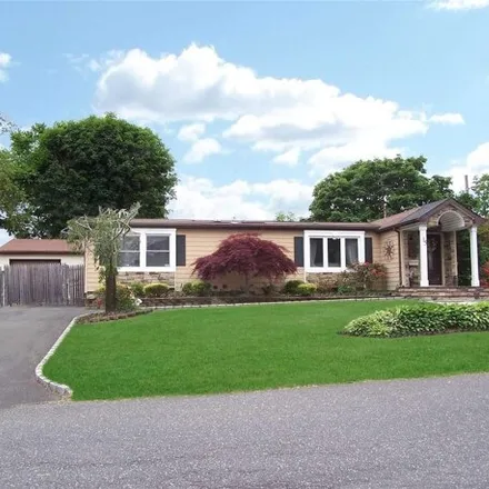 Buy this 3 bed house on 15 Samuel St in Ronkonkoma, New York