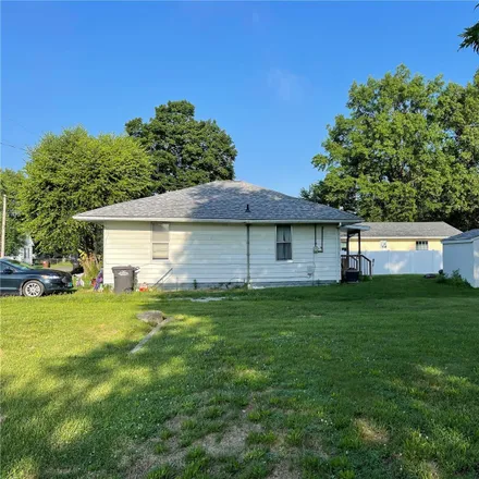 Image 2 - 839 East Mill Street, Staunton, Macoupin County, IL 62088, USA - House for sale