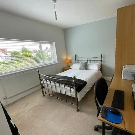 Image 1 - Moorland Crescent, Leeds, LS17 6HY, United Kingdom - House for rent