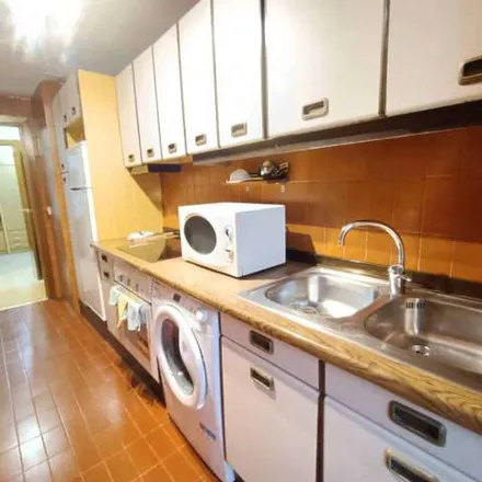 Image 9 - Calle de Melilla, 28005 Madrid, Spain - Apartment for rent