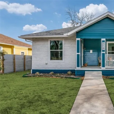 Buy this 3 bed house on 518 South Edgefield Avenue in Dallas, TX 75224