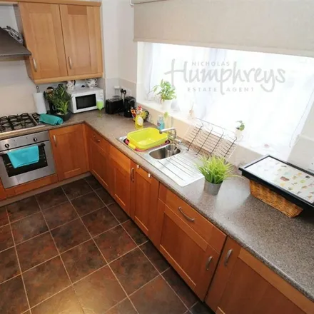 Image 3 - Beeches Hollow, Sheffield, S2 3QY, United Kingdom - Apartment for rent