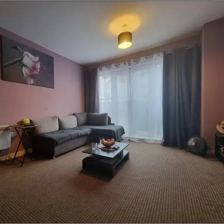 Rent this 2 bed apartment on Chalvey Road East in Slough, SL1 2LP