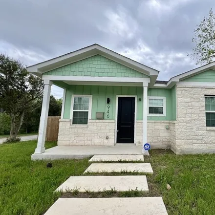 Rent this 3 bed house on 281 North Rosary Street in San Antonio, TX 78202