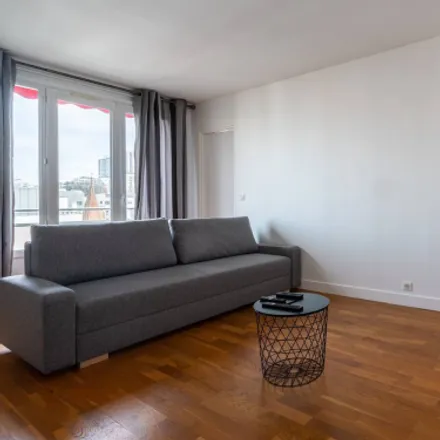 Rent this 3 bed apartment on 166 Avenue de Verdun in 92190 Issy-les-Moulineaux, France