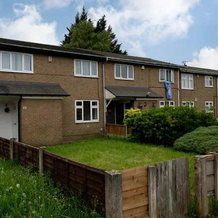 Rent this 3 bed duplex on Tarnbrook Close in Simister, M45 8HP