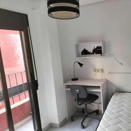 Rent this 3 bed room on Carrer de les Arts i dels Oficis in 9, 46021 Valencia
