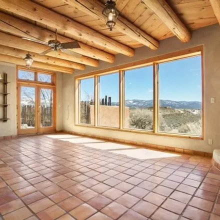 Image 3 - 98 Windsong, Taos County, NM 87529, USA - House for sale