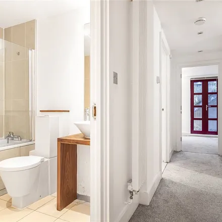 Image 5 - hub by Premier Inn, 1-9 Quaker Street, Spitalfields, London, E1 6SN, United Kingdom - Apartment for rent