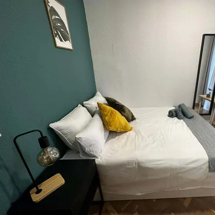 Image 2 - Hostal Matheu, Calle de la Victoria, 6, 28012 Madrid, Spain - Room for rent
