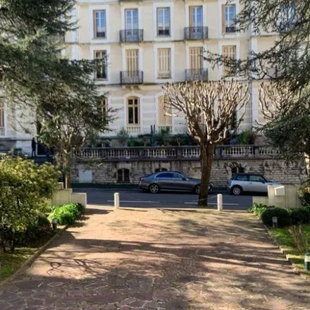 Image 5 - 8 Place Georges Clemenceau, 64200 Biarritz, France - Apartment for rent